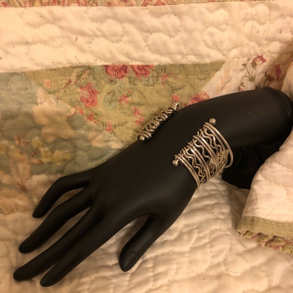 Cuff bracelet - Picture 3 of 5